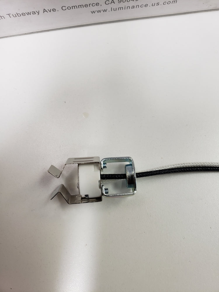 ADL D3996 Porcelain Bi-Pin Halogen Socket w/MR16 Clip & Wire Leads